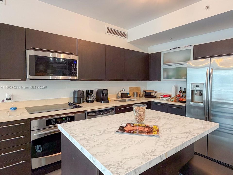 Recently Rented: $3,600 (2 beds, 2 baths, 1172 Square Feet)