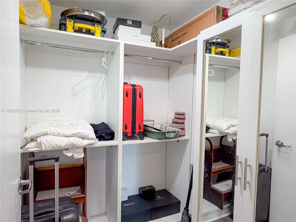 Recently Rented: $3,600 (2 beds, 2 baths, 1172 Square Feet)