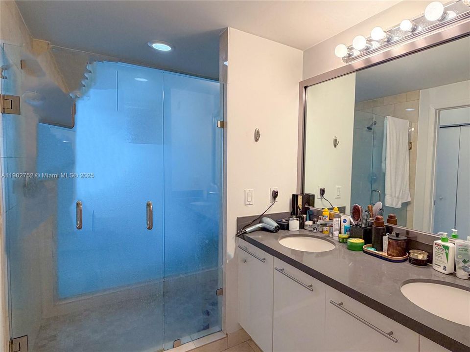 Recently Rented: $3,600 (2 beds, 2 baths, 1172 Square Feet)