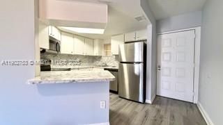 合同活跃: $2,000 (1 贝兹, 1 浴室, 810 平方英尺)