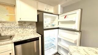 合同活跃: $2,000 (1 贝兹, 1 浴室, 810 平方英尺)