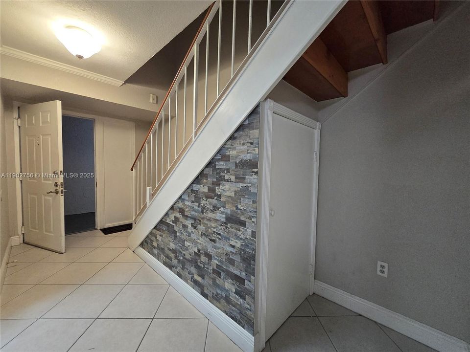 Recently Rented: $1,950 (1 beds, 1 baths, 1125 Square Feet)