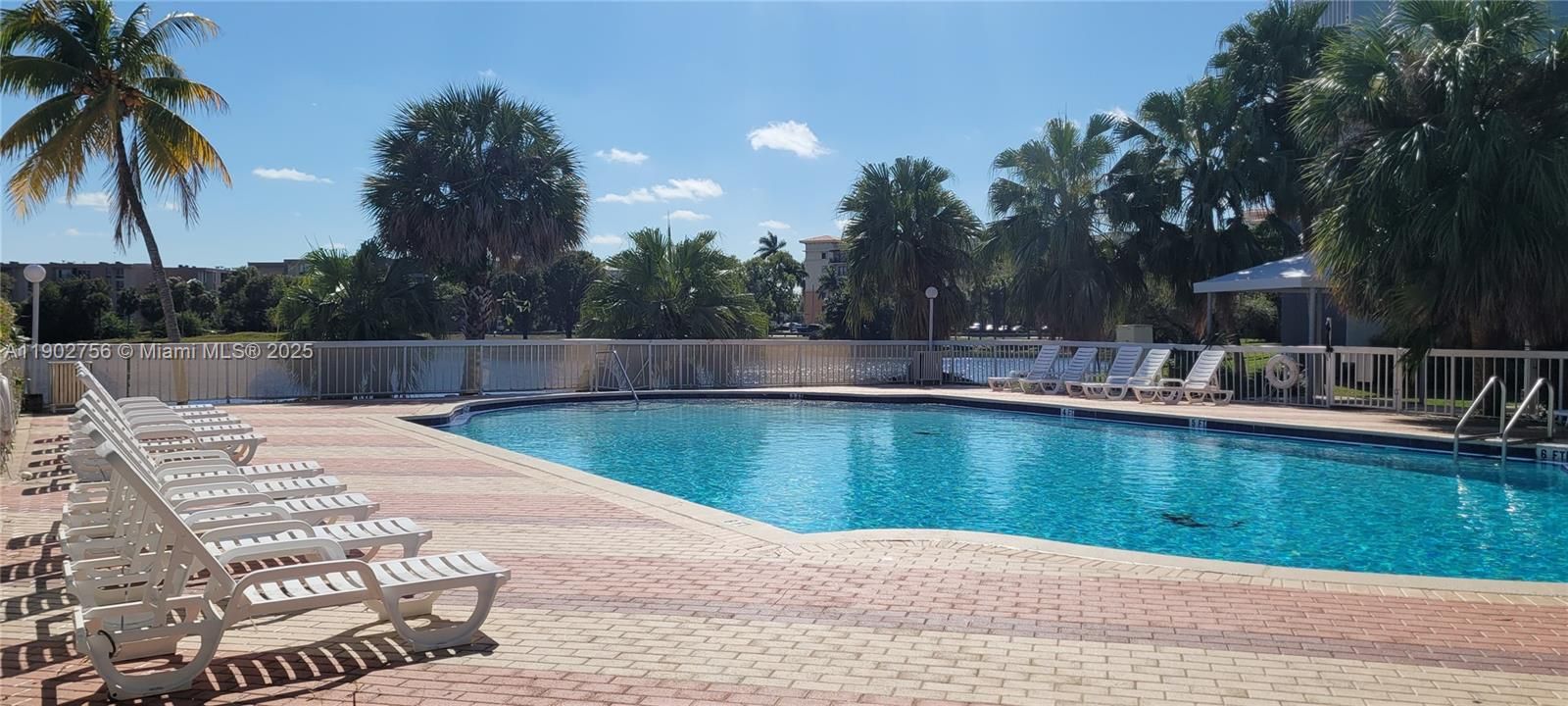 Recently Rented: $1,950 (1 beds, 1 baths, 1125 Square Feet)