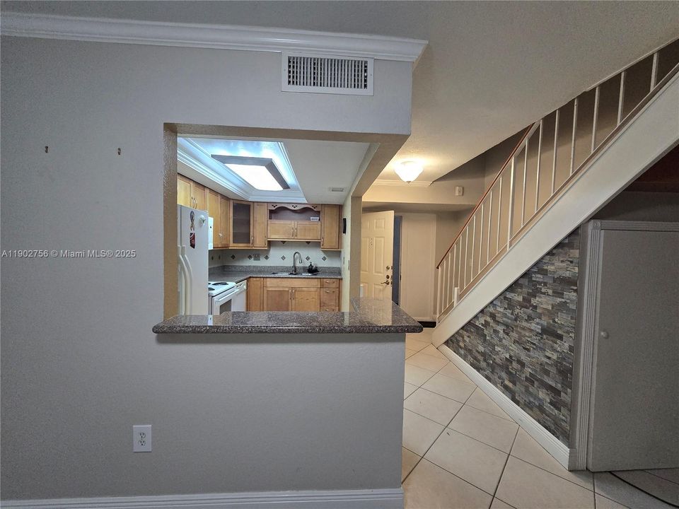 Recently Rented: $1,950 (1 beds, 1 baths, 1125 Square Feet)