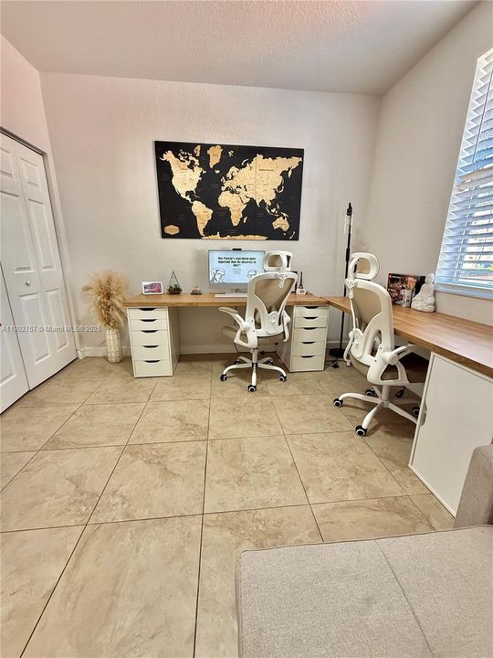 出租: $3,900 (4 贝兹, 3 浴室, 1912 平方英尺)