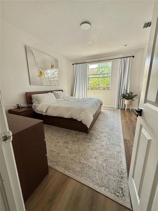 出租: $3,900 (4 贝兹, 3 浴室, 1912 平方英尺)