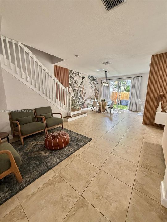 出租: $3,900 (4 贝兹, 3 浴室, 1912 平方英尺)