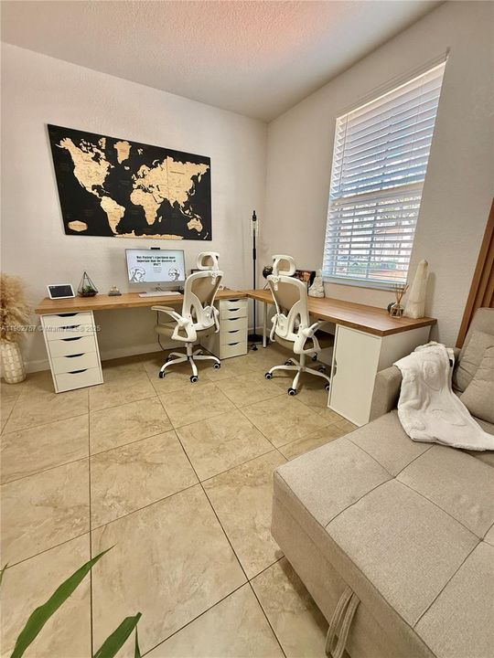 出租: $3,900 (4 贝兹, 3 浴室, 1912 平方英尺)