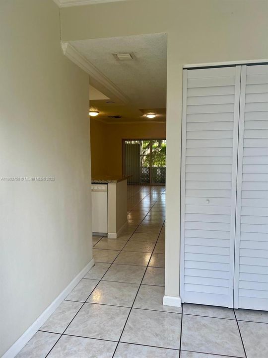 For Rent: $2,750 (2 beds, 2 baths, 1110 Square Feet)