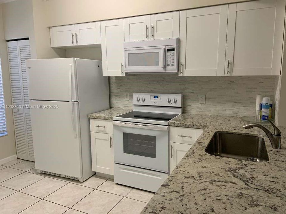 For Rent: $2,750 (2 beds, 2 baths, 1110 Square Feet)