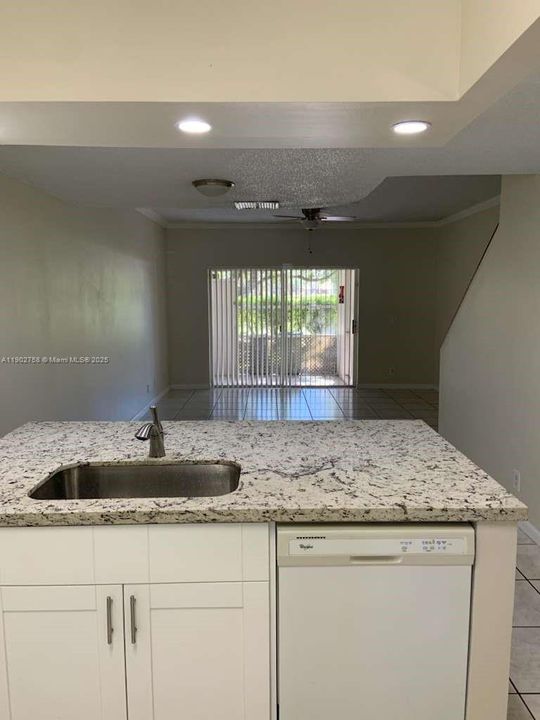 For Rent: $2,750 (2 beds, 2 baths, 1110 Square Feet)