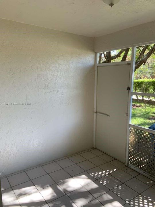 For Rent: $2,750 (2 beds, 2 baths, 1110 Square Feet)