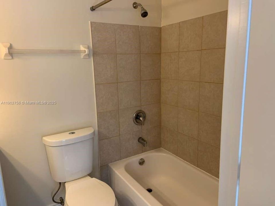 For Rent: $2,750 (2 beds, 2 baths, 1110 Square Feet)