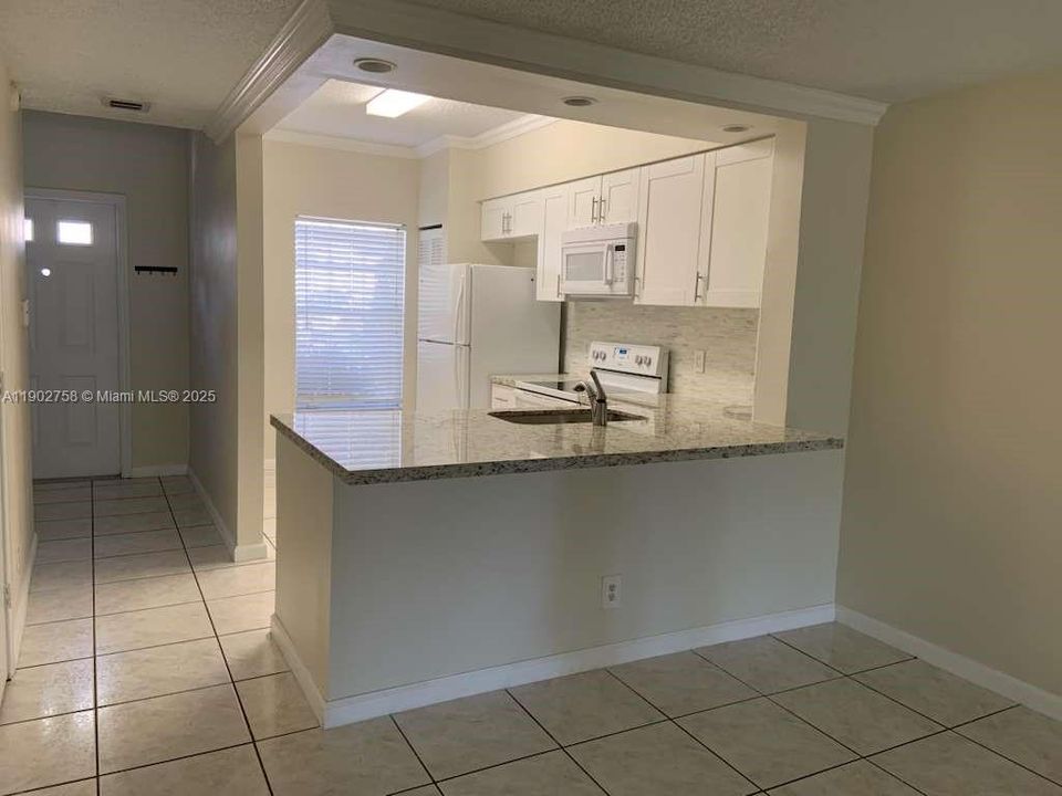 For Rent: $2,750 (2 beds, 2 baths, 1110 Square Feet)