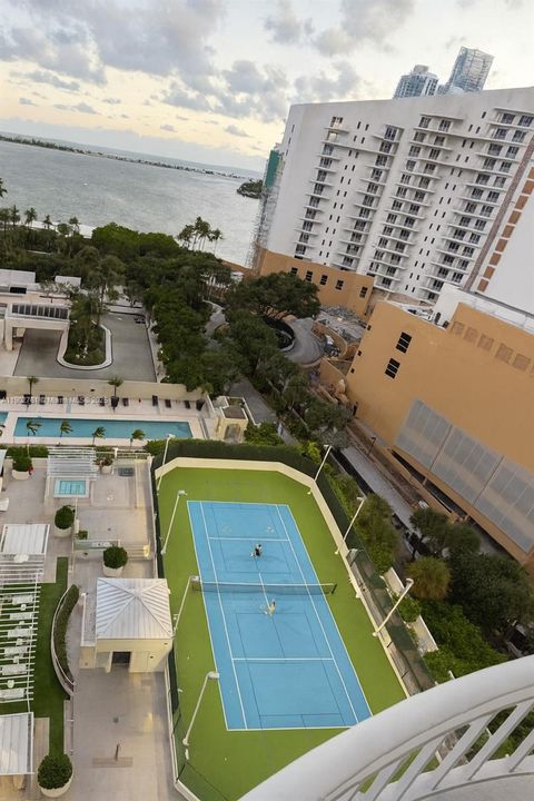 Recently Rented: $3,950 (1 beds, 1 baths, 735 Square Feet)