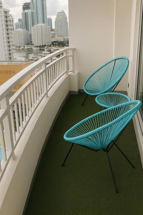 Recently Rented: $3,950 (1 beds, 1 baths, 735 Square Feet)