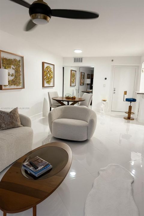 Recently Rented: $3,950 (1 beds, 1 baths, 735 Square Feet)