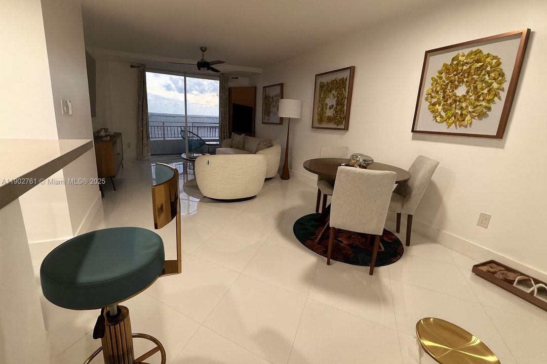 Recently Rented: $3,950 (1 beds, 1 baths, 735 Square Feet)