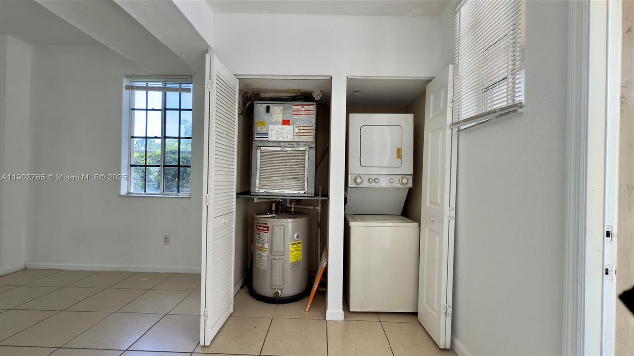 出租: $1,725 (2 贝兹, 2 浴室, 855 平方英尺)