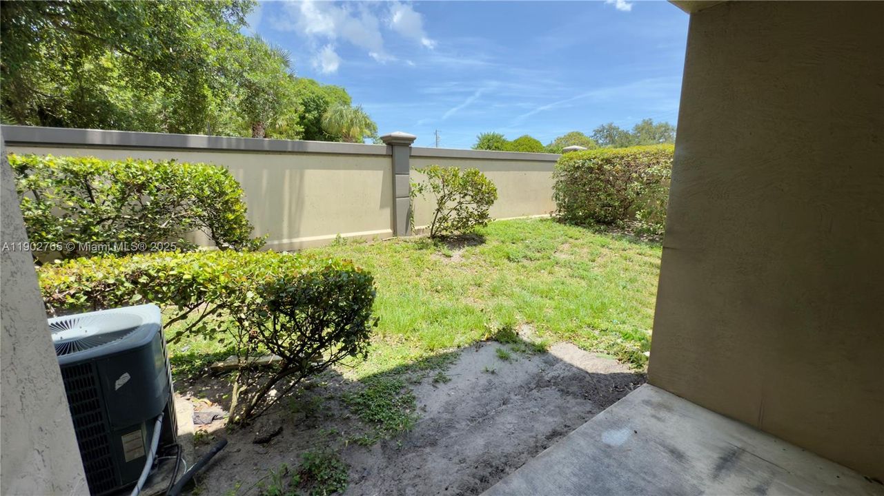 出租: $1,725 (2 贝兹, 2 浴室, 855 平方英尺)