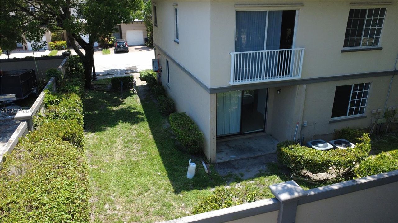 出租: $1,725 (2 贝兹, 2 浴室, 855 平方英尺)