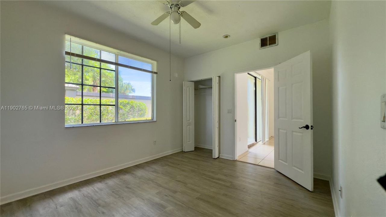 出租: $1,725 (2 贝兹, 2 浴室, 855 平方英尺)