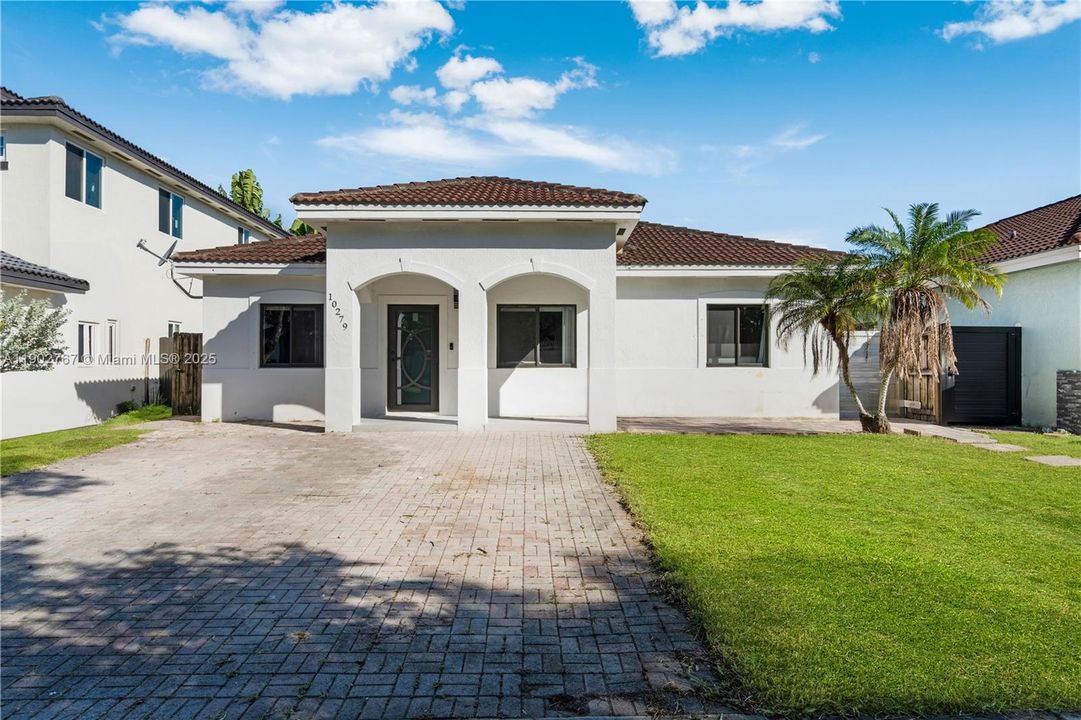 Active With Contract: $550,000 (3 beds, 2 baths, 1480 Square Feet)