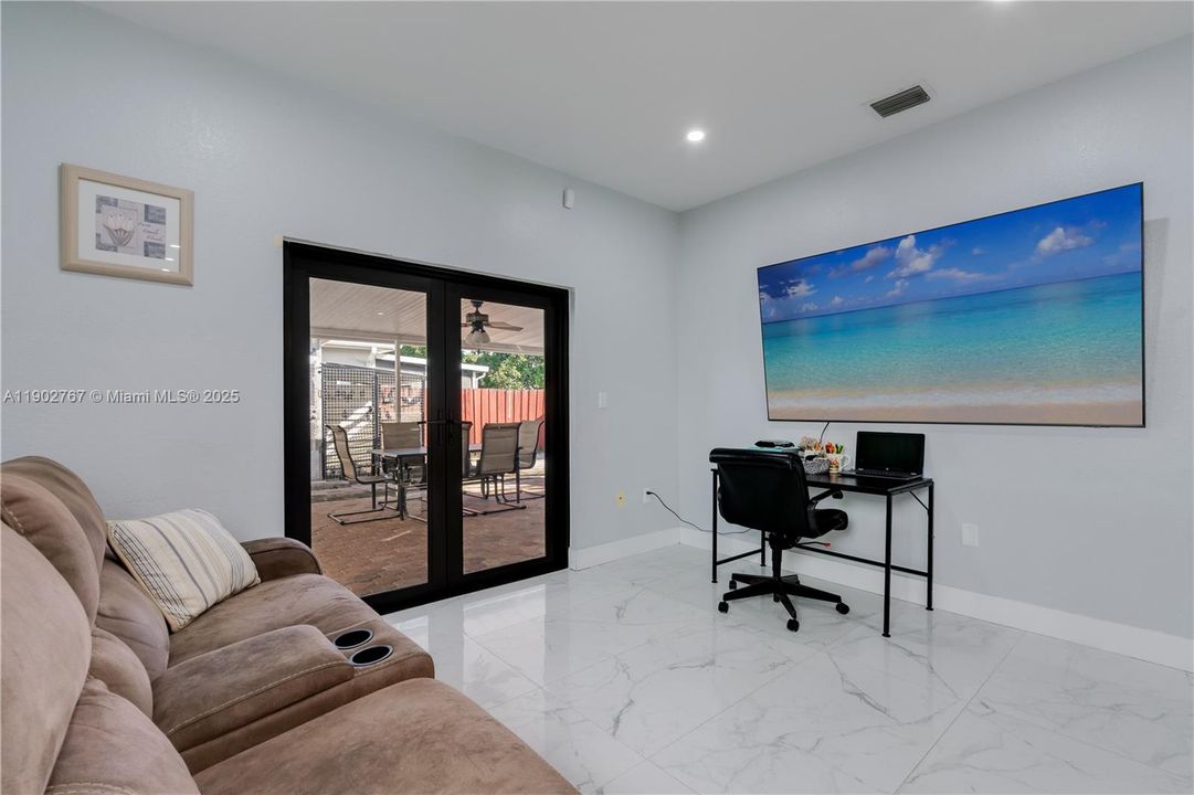 Active With Contract: $550,000 (3 beds, 2 baths, 1480 Square Feet)