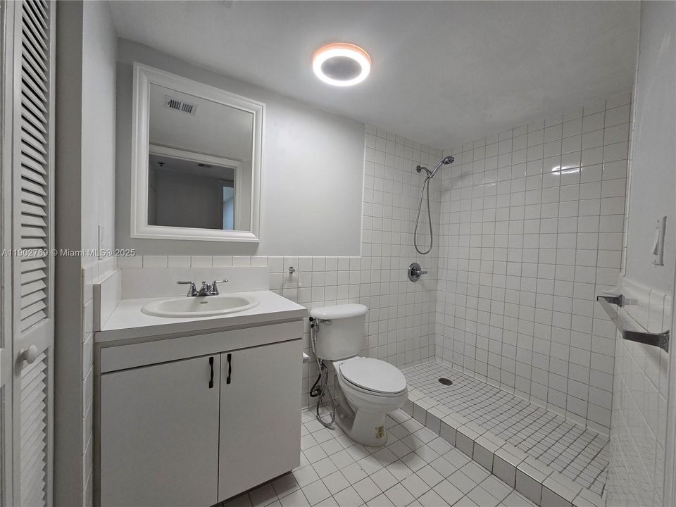 For Sale: $279,000 (2 beds, 2 baths, 1050 Square Feet)