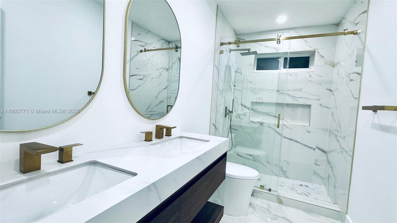 合同活跃: $4,950 (5 贝兹, 2 浴室, 2576 平方英尺)