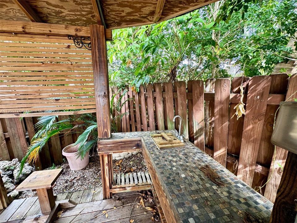 合同活跃: $4,950 (5 贝兹, 2 浴室, 2576 平方英尺)