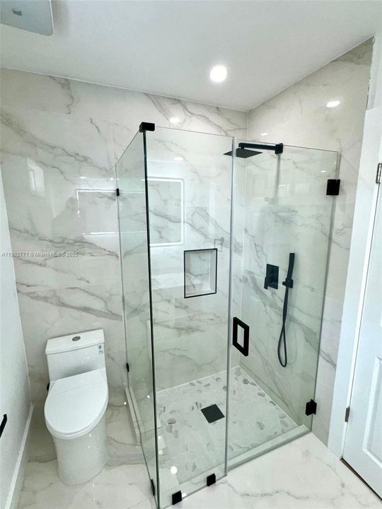 合同活跃: $4,950 (5 贝兹, 2 浴室, 2576 平方英尺)