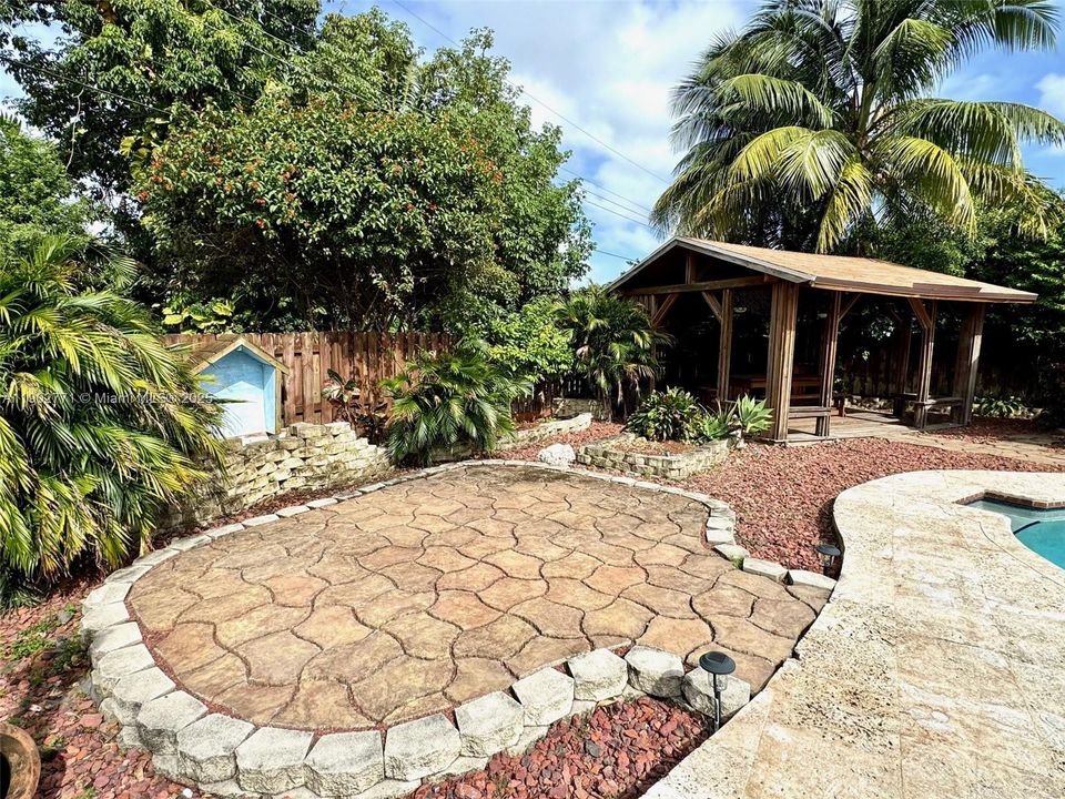 合同活跃: $4,950 (5 贝兹, 2 浴室, 2576 平方英尺)