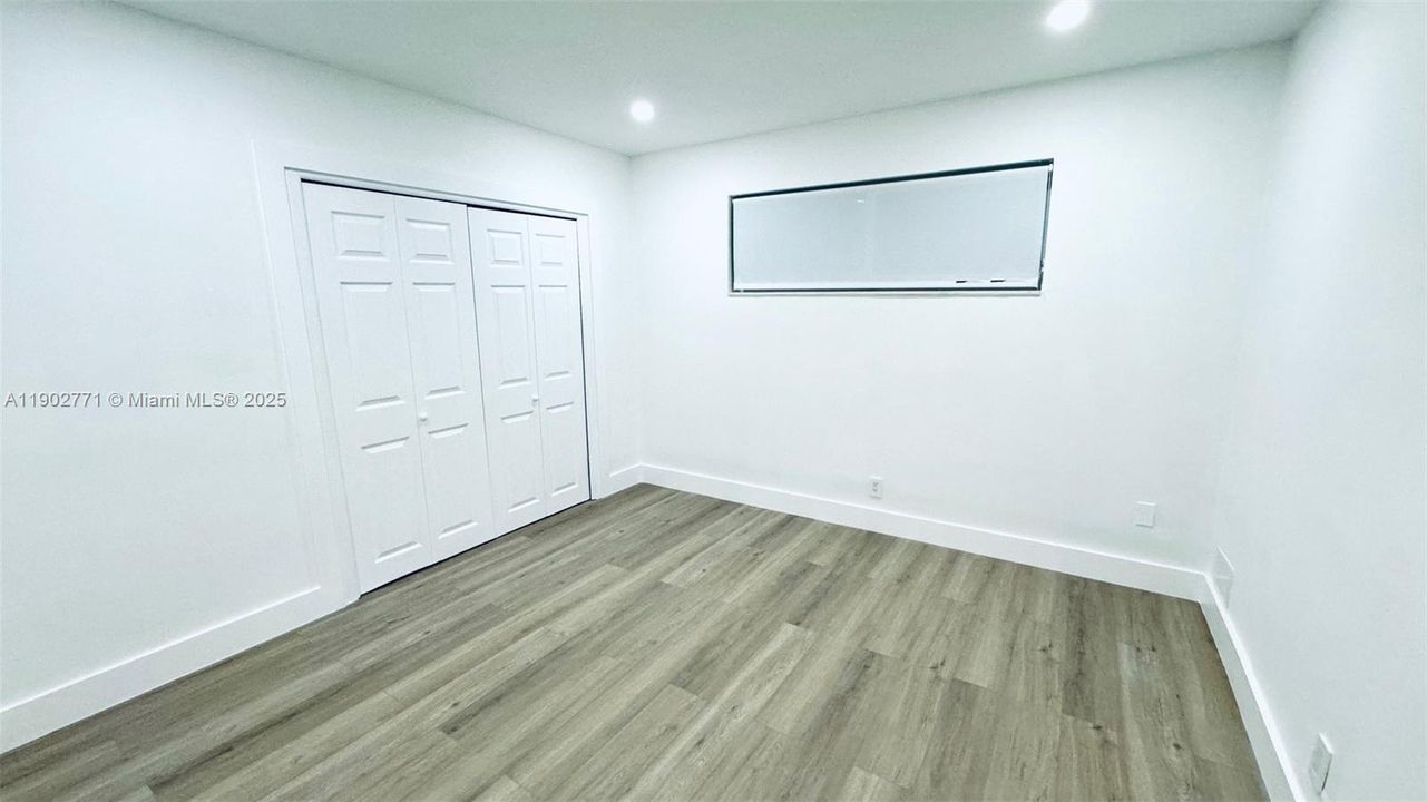 合同活跃: $4,950 (5 贝兹, 2 浴室, 2576 平方英尺)