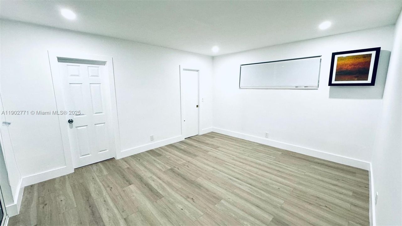 合同活跃: $4,950 (5 贝兹, 2 浴室, 2576 平方英尺)