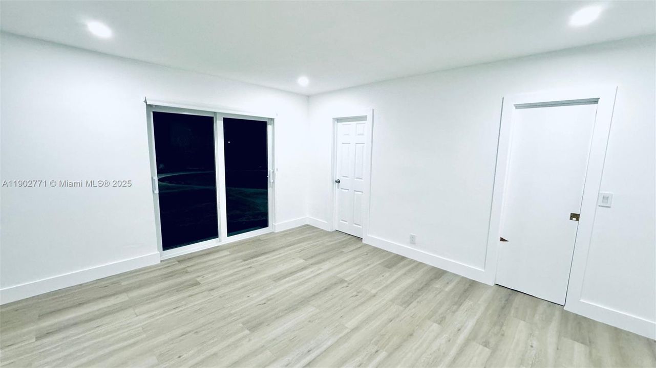 合同活跃: $4,950 (5 贝兹, 2 浴室, 2576 平方英尺)