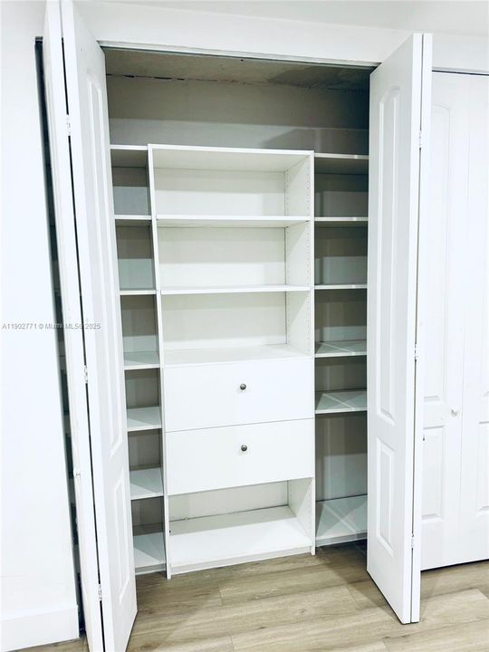 合同活跃: $4,950 (5 贝兹, 2 浴室, 2576 平方英尺)