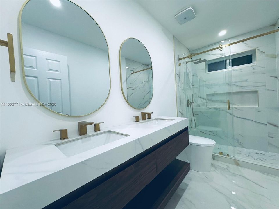 合同活跃: $4,950 (5 贝兹, 2 浴室, 2576 平方英尺)