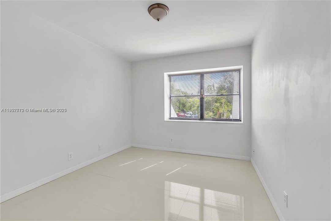 Active With Contract: $3,600 (3 beds, 2 baths, 2050 Square Feet)