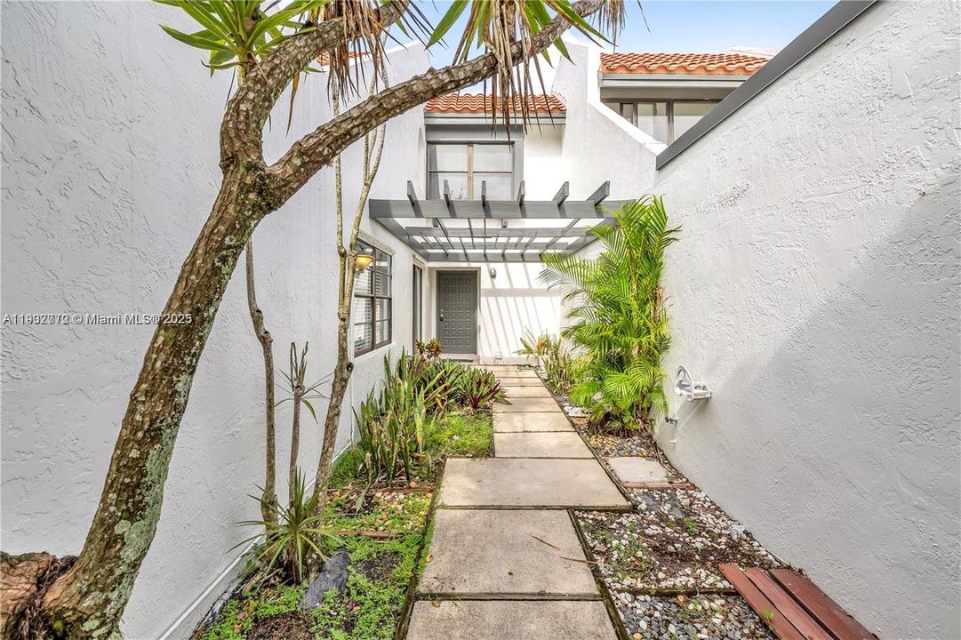 Active With Contract: $3,600 (3 beds, 2 baths, 2050 Square Feet)