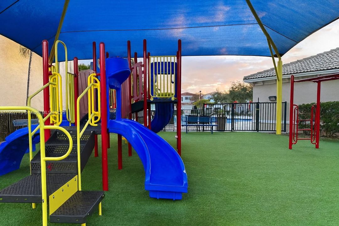 For Sale: $720,000 (3 beds, 2 baths, 1965 Square Feet)