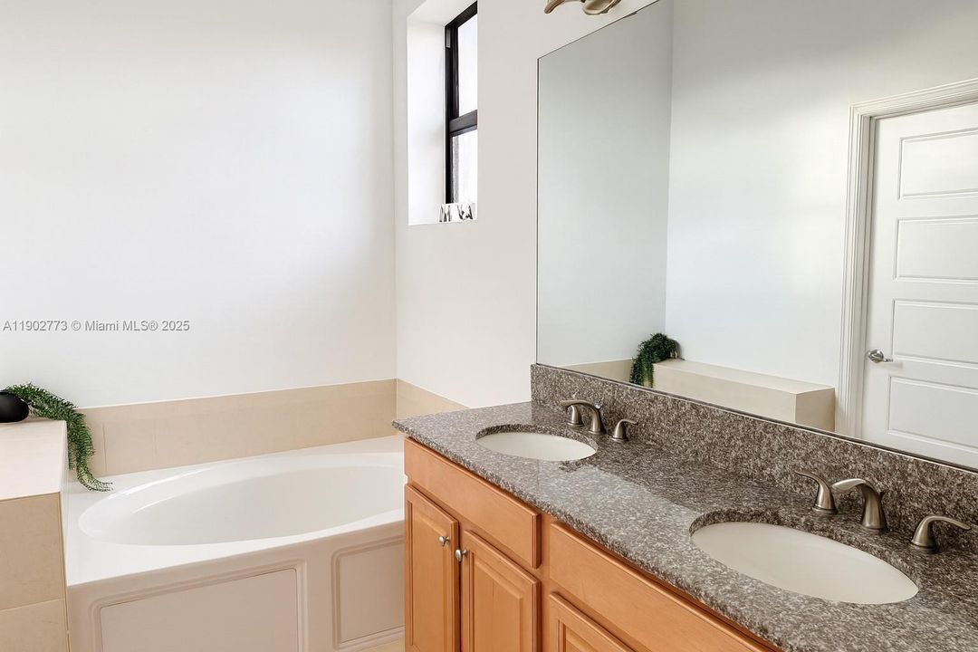 For Sale: $720,000 (3 beds, 2 baths, 1965 Square Feet)