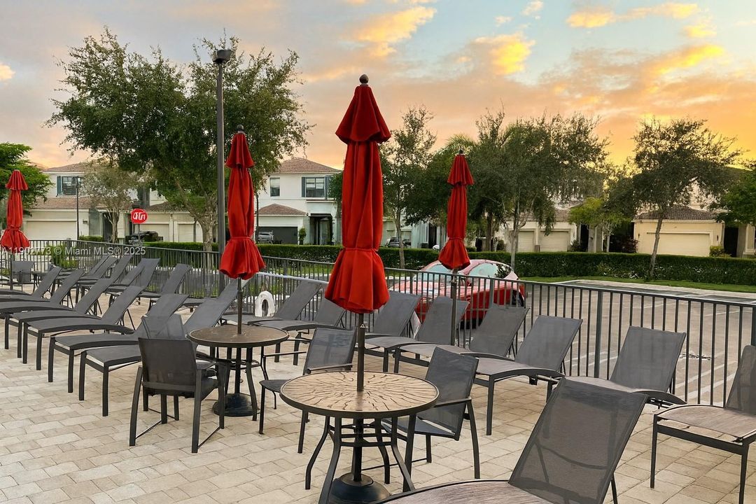 For Sale: $720,000 (3 beds, 2 baths, 1965 Square Feet)