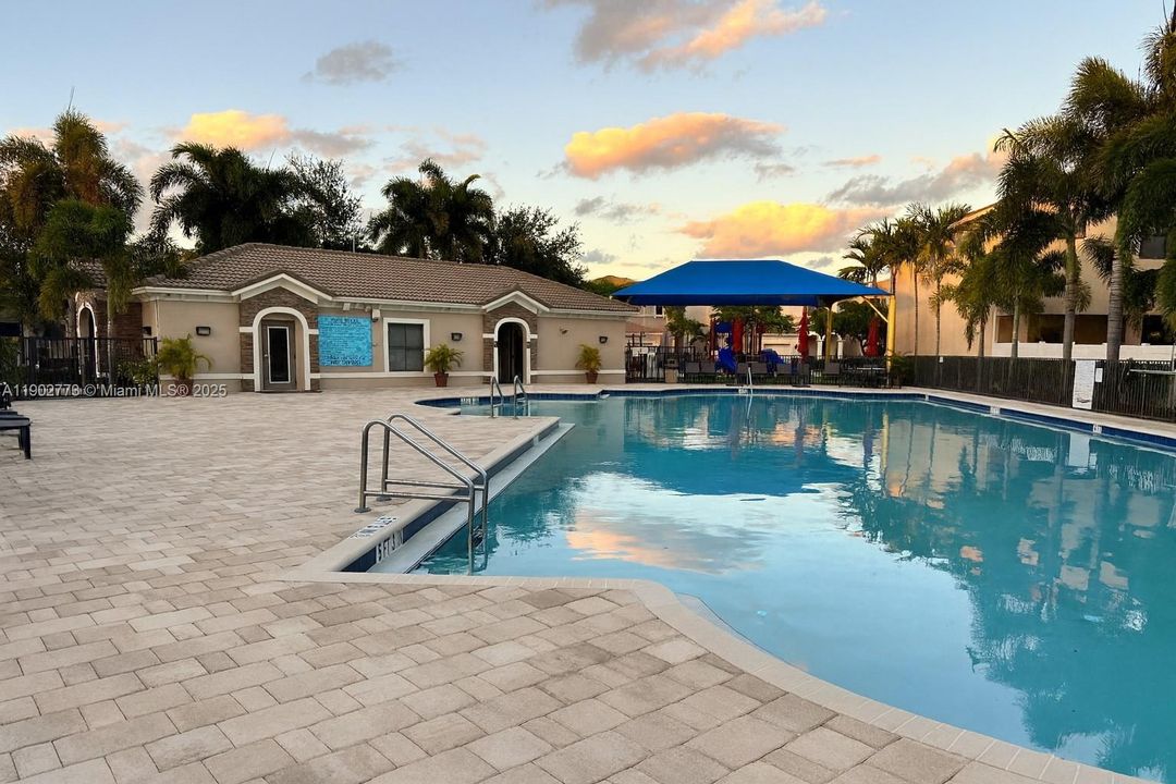 For Sale: $720,000 (3 beds, 2 baths, 1965 Square Feet)