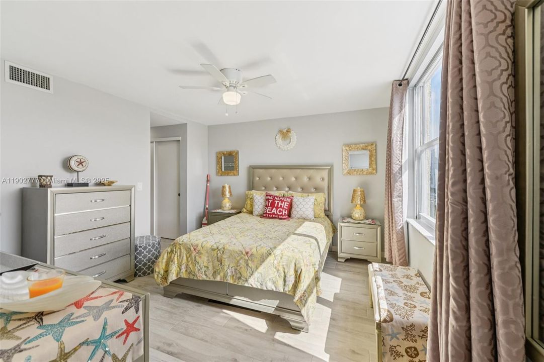 Activo con contrato: $3,150 (2 camas, 2 baños, 830 Pies cuadrados)