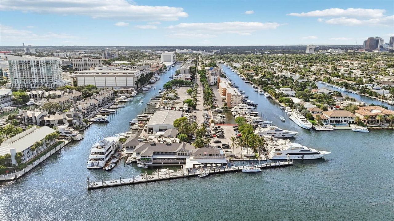 Activo con contrato: $3,150 (2 camas, 2 baños, 830 Pies cuadrados)