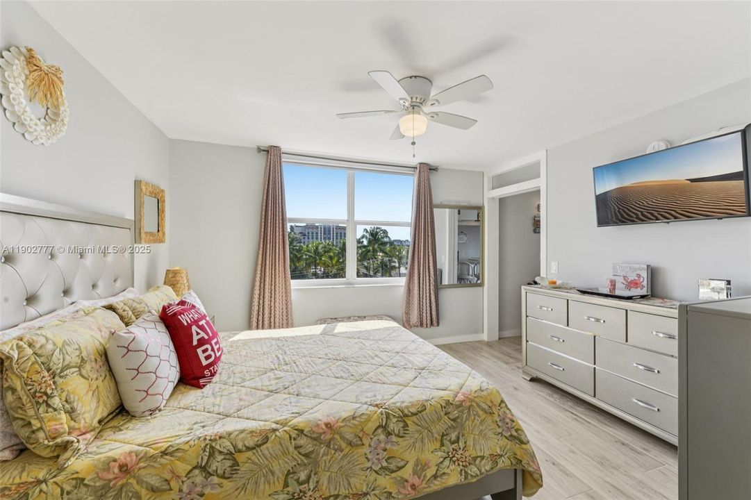 Activo con contrato: $3,150 (2 camas, 2 baños, 830 Pies cuadrados)