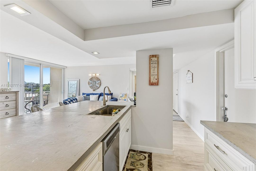 Activo con contrato: $3,150 (2 camas, 2 baños, 830 Pies cuadrados)