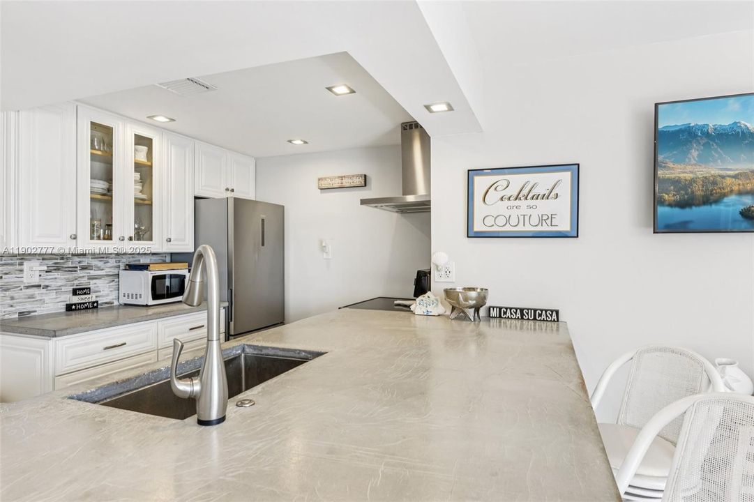 Activo con contrato: $3,150 (2 camas, 2 baños, 830 Pies cuadrados)