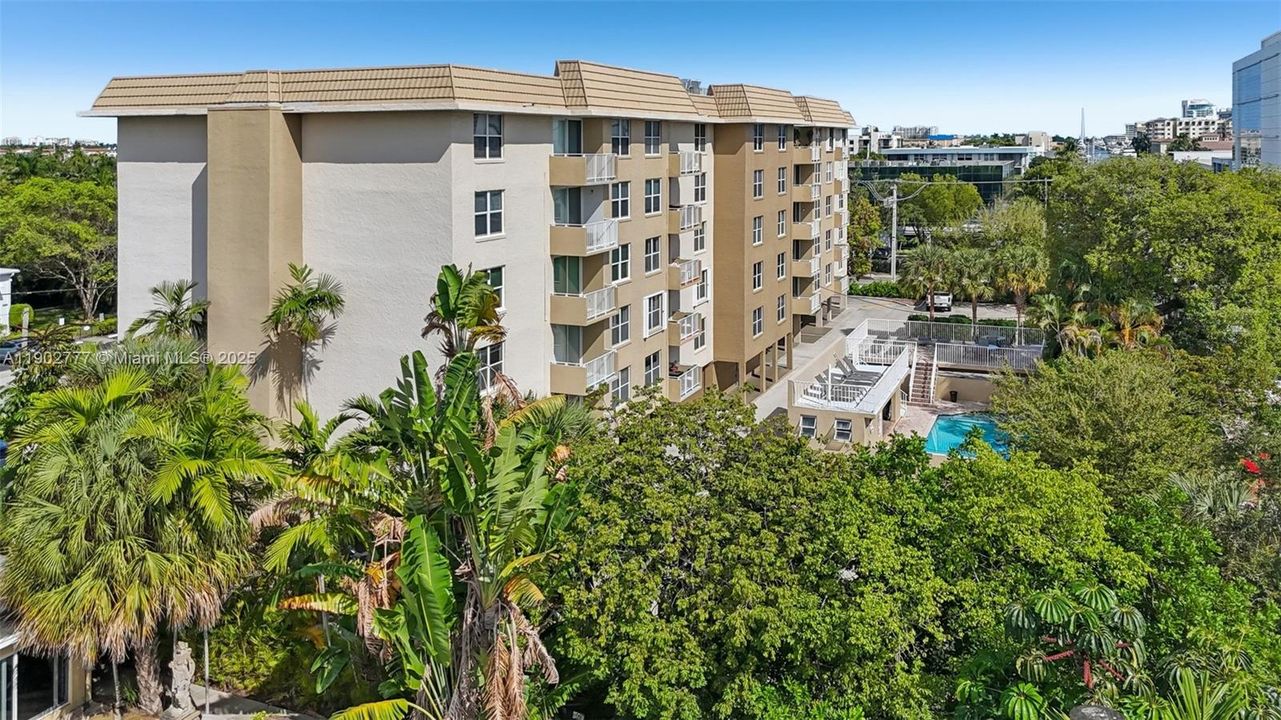 Activo con contrato: $3,150 (2 camas, 2 baños, 830 Pies cuadrados)